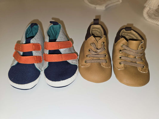 Set of 2 pair of shoes Carter's, Shoes .5 (Baby: 0-12 mth)