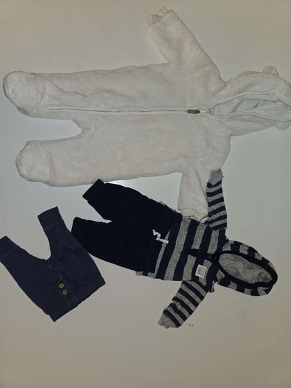 BUNDLE 4 pieces Newborn Clothing Bundle, Kids Newborn