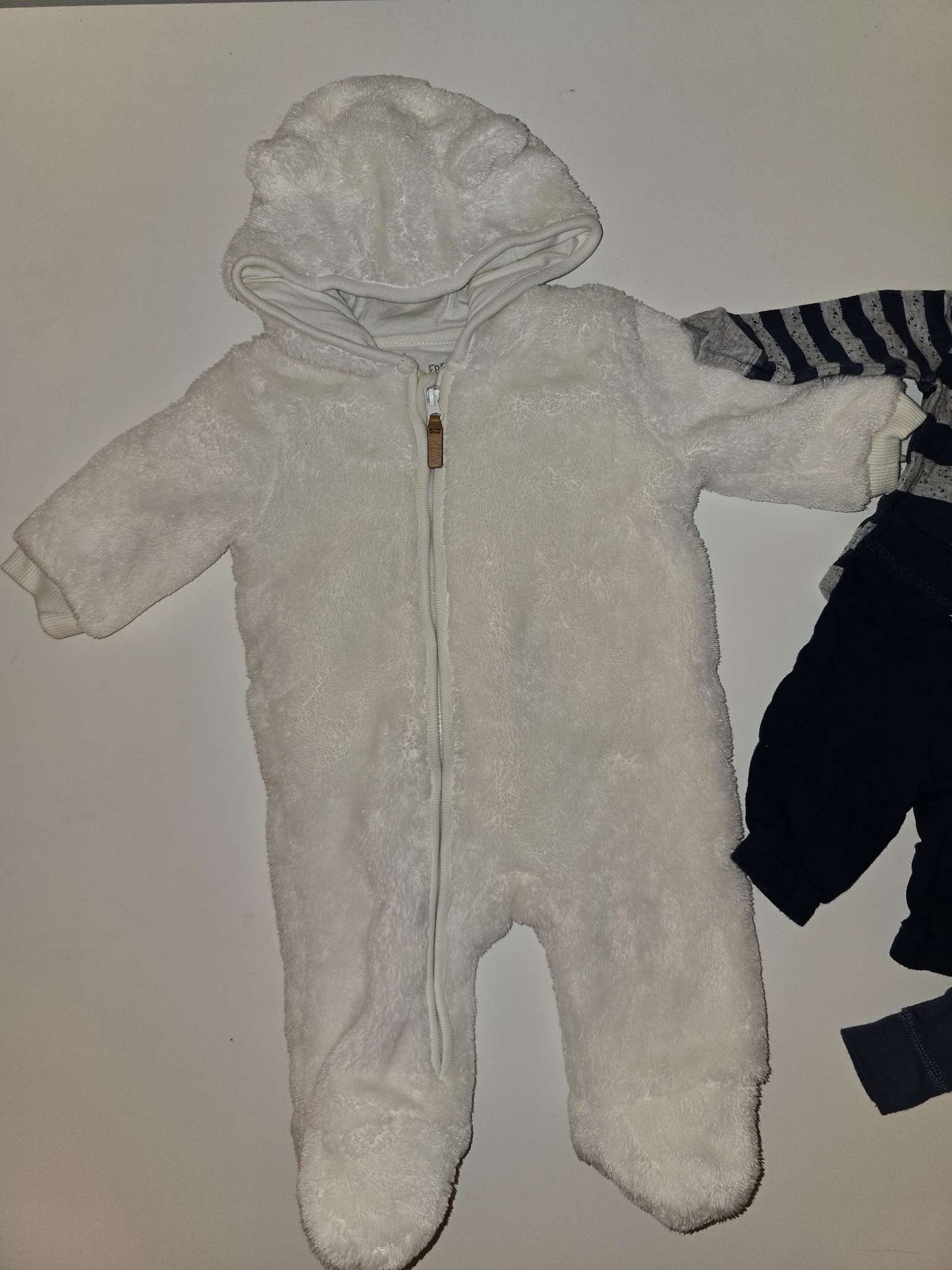 BUNDLE 4 pieces Newborn Clothing Bundle, Kids Newborn