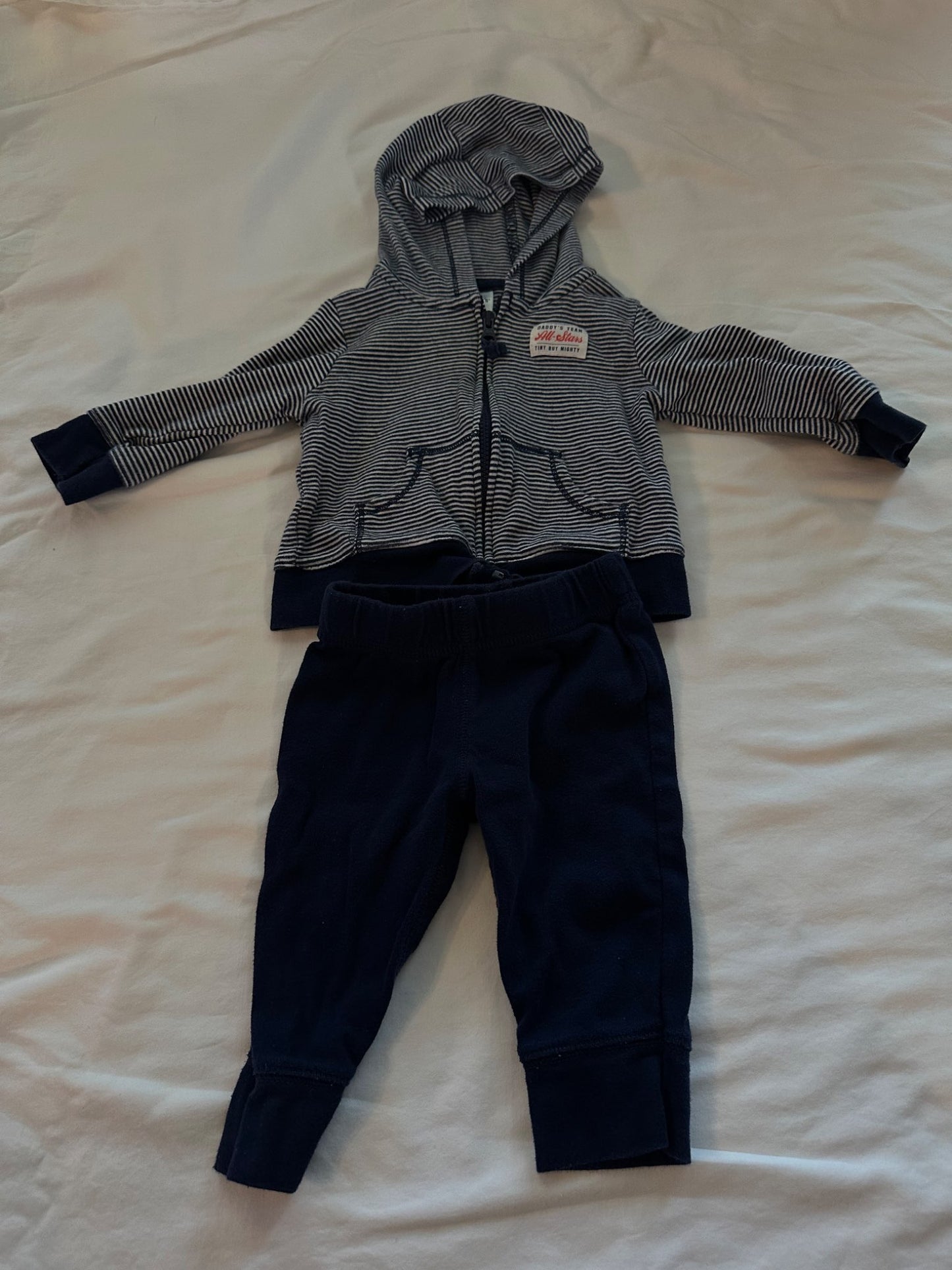 Carters 2 piece outfit, Kids 6 Month (3-6M)