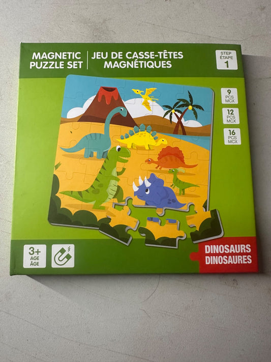 Magnetic dinosaur puzzle set