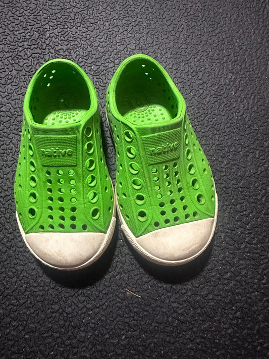 Native shoes size 5, Shoes 5 (Walkers:12-24 mth)