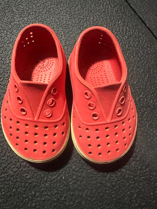 Native shoes size 5, Shoes 5 (Walkers:12-24 mth)