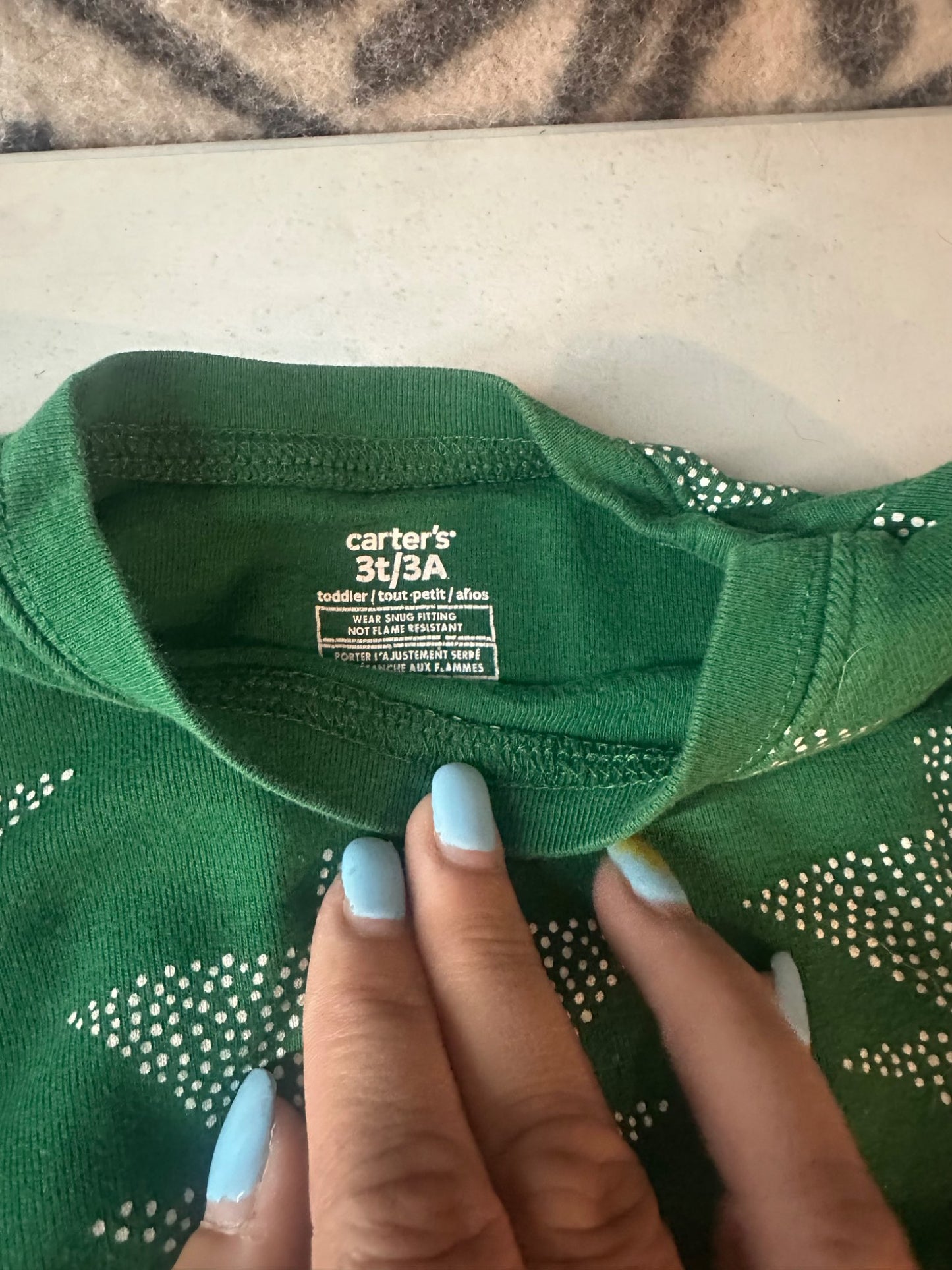 4 Christmas pjs size 3T, Kids 3T