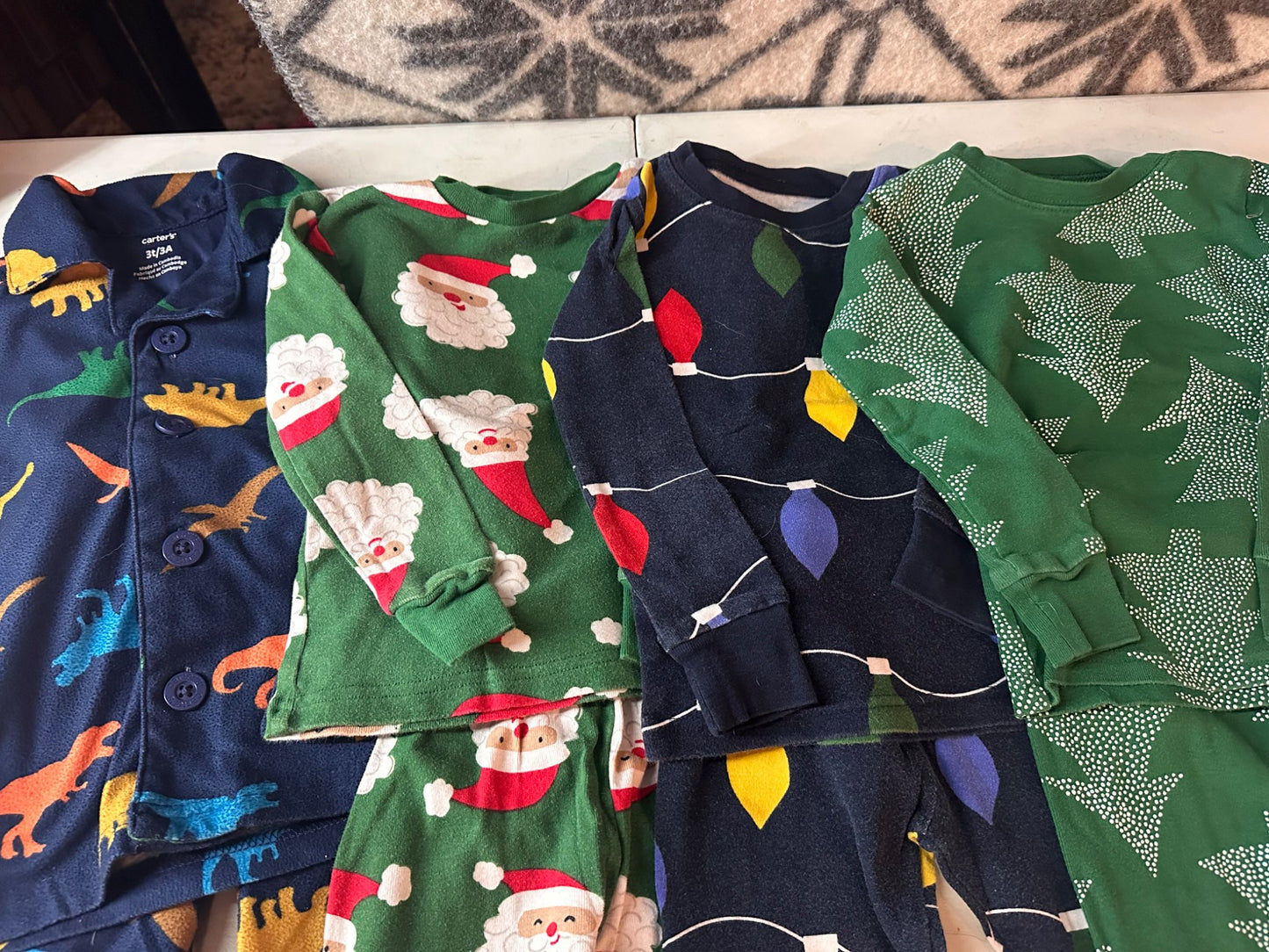 4 Christmas pjs size 3T, Kids 3T