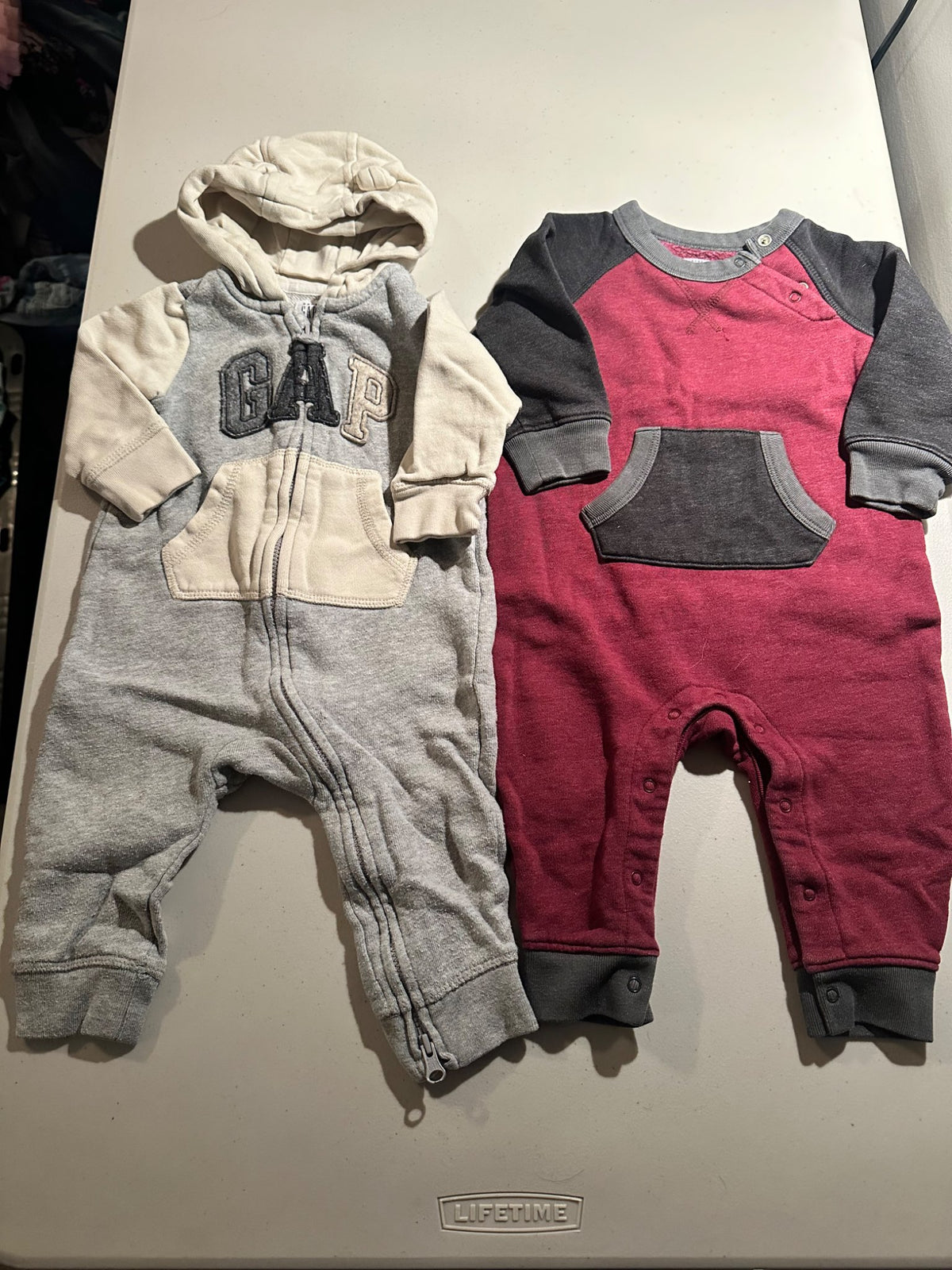 Gap rompers 6-12mo, Kids 9 Month (6-9M)