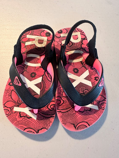 Roxy flip flops size 5-6, Shoes 5 (Walkers:12-24 mth)