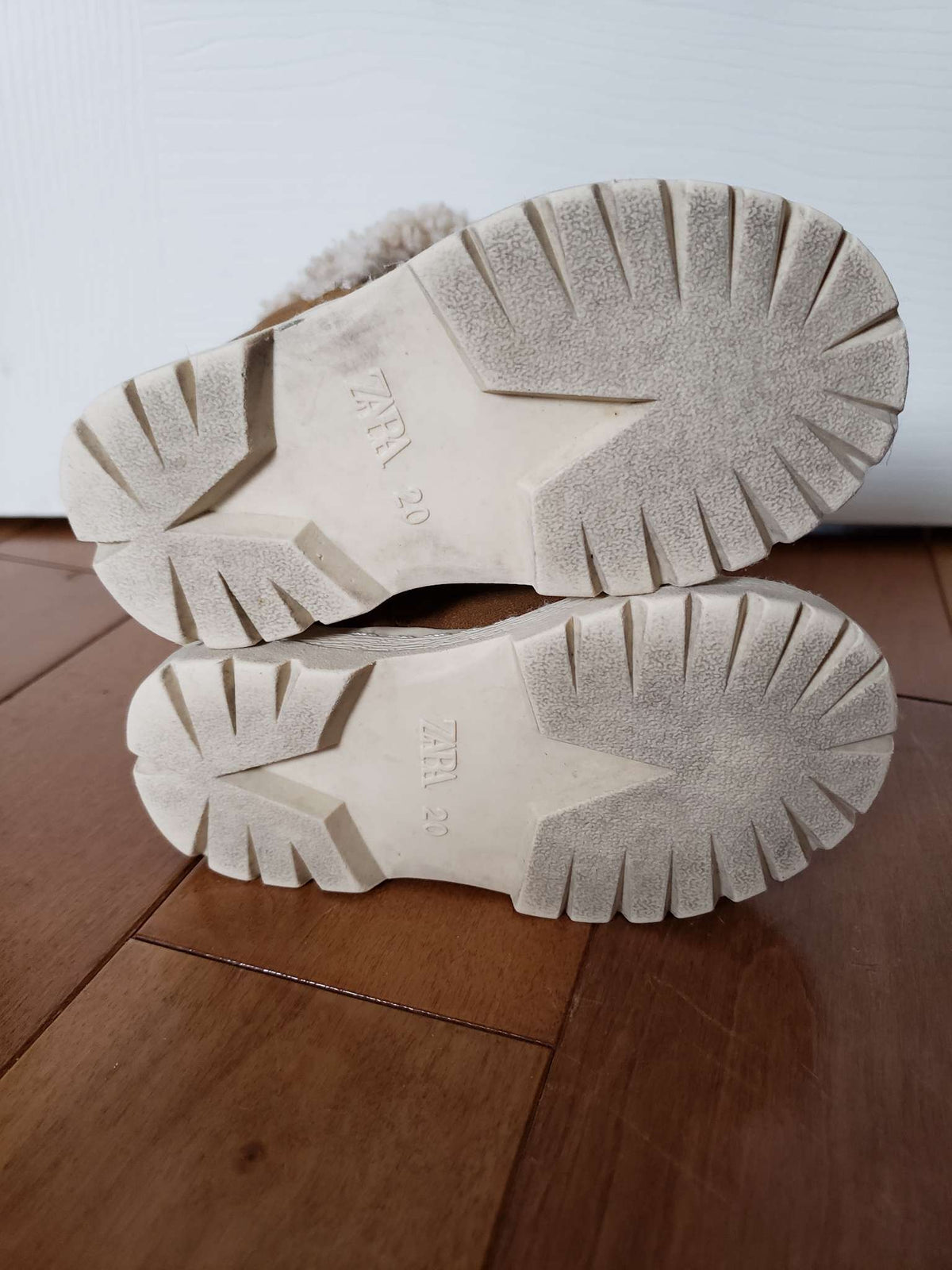 4T (EU20) Zara faux fur boots, Shoes 4 (Baby: 0-12 mth)