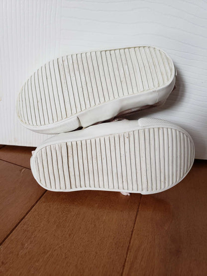 5T Bow daycare shoes - Old Navy, Shoes 5 (Walkers:12-24 mth)