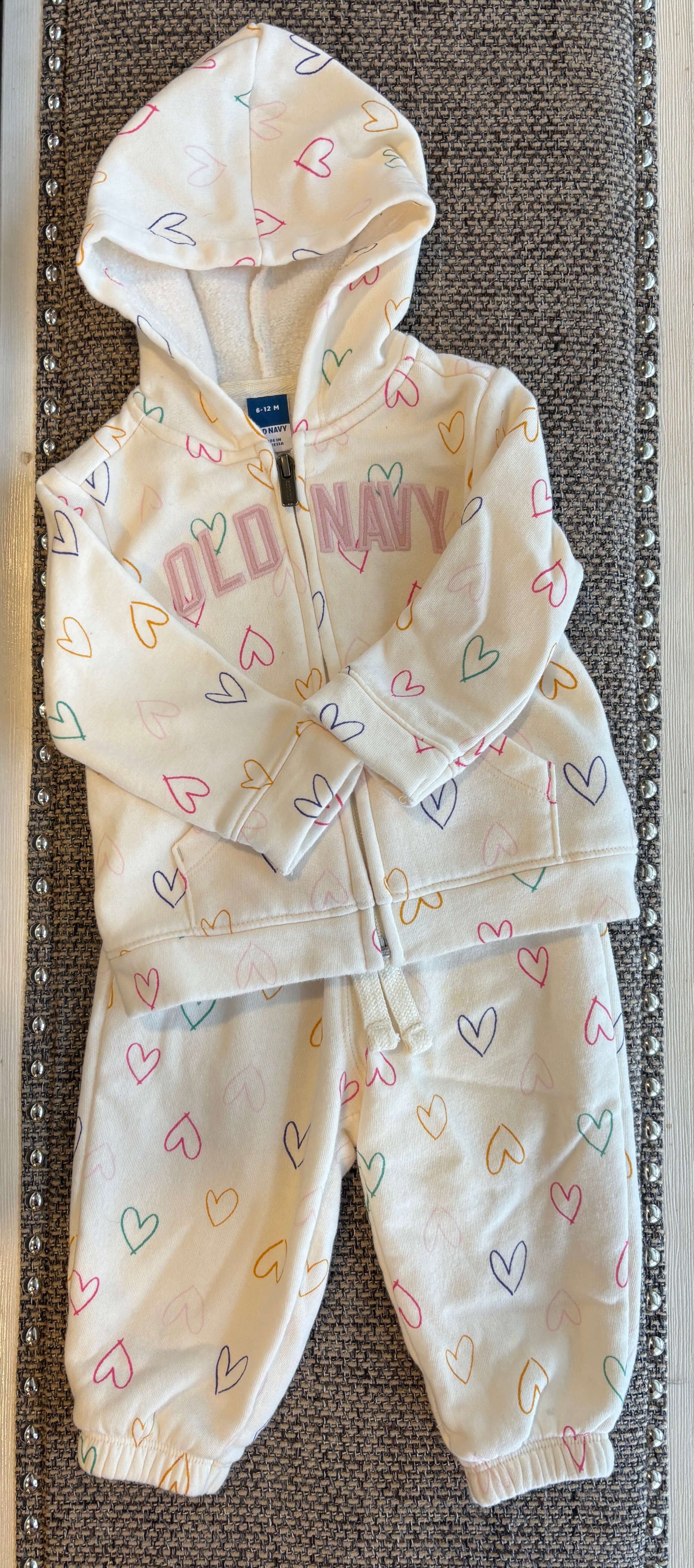 Old Navy Heart Sweat Suit, Kids 12 Month (9-12M)