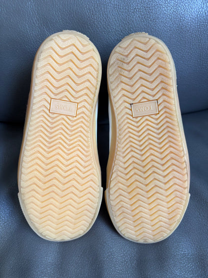 Size Y12 leather Velcro TOM’s , Shoes 11.5 (Toddler:2-4yr)