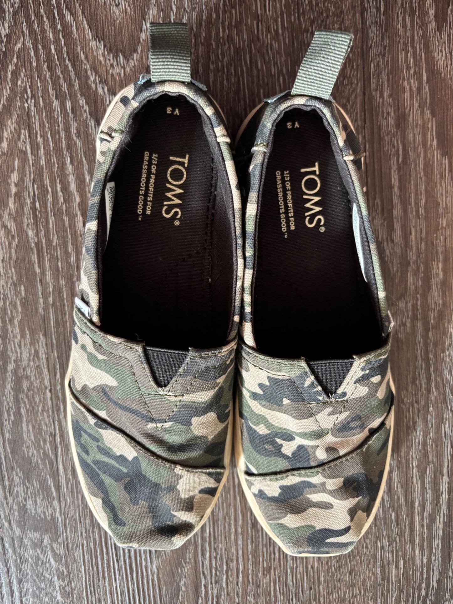 Size 2/Y3 TOM’s alpargata multi classic camo print shoes, Shoes 2 (Kids:4-8yr)