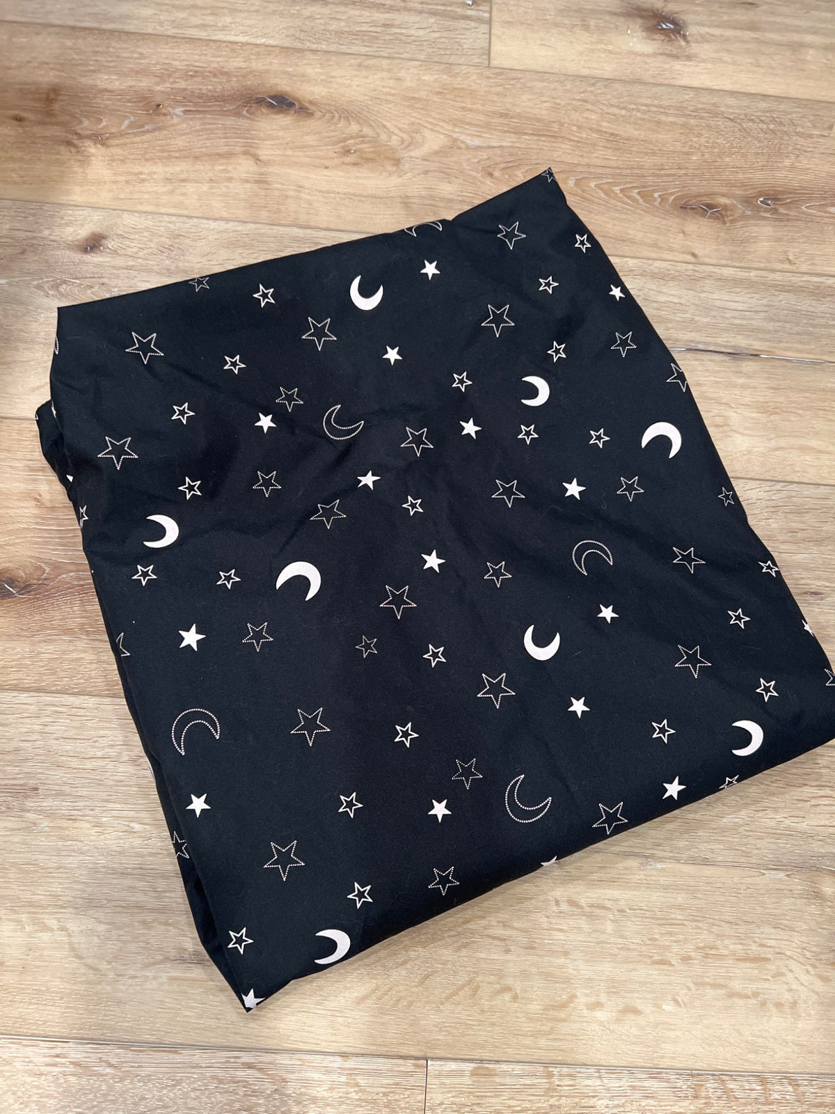 Gro travel black out suction curtain