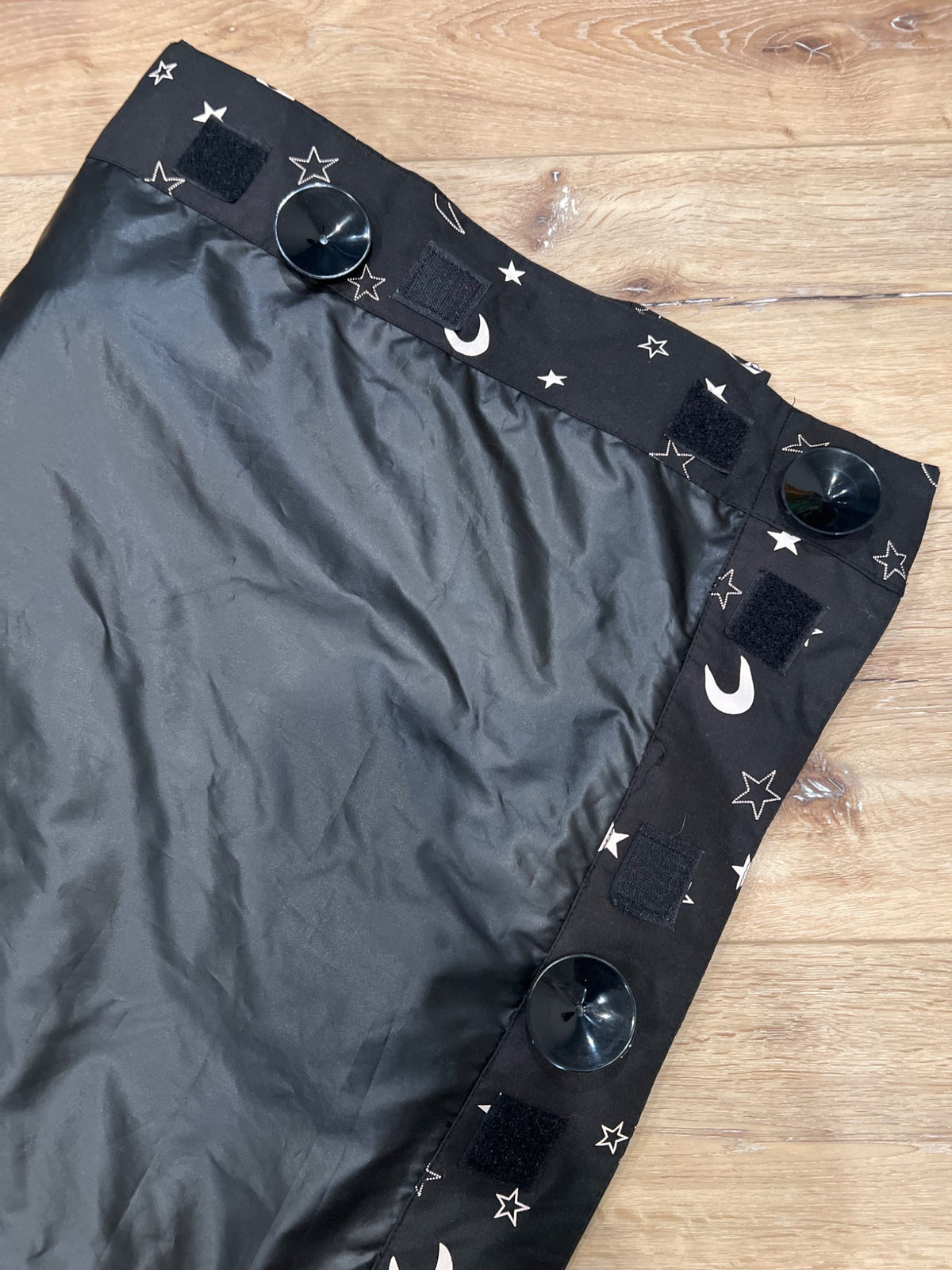 Gro travel black out suction curtain