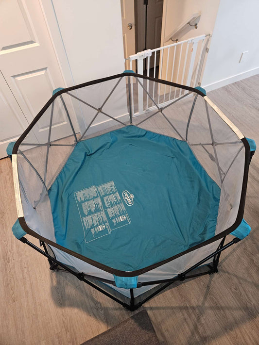 Regalo 8 panel play yard