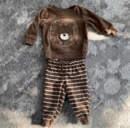 Fuzzy lion outfit size 3-6 month. Carters , Kids 6 Month (3-6M)