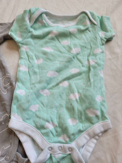 2 Footed Sleepers & 2 Onesies (Stars, Clouds, Elephants) 0-3, Kids 3 Month (0-3M)