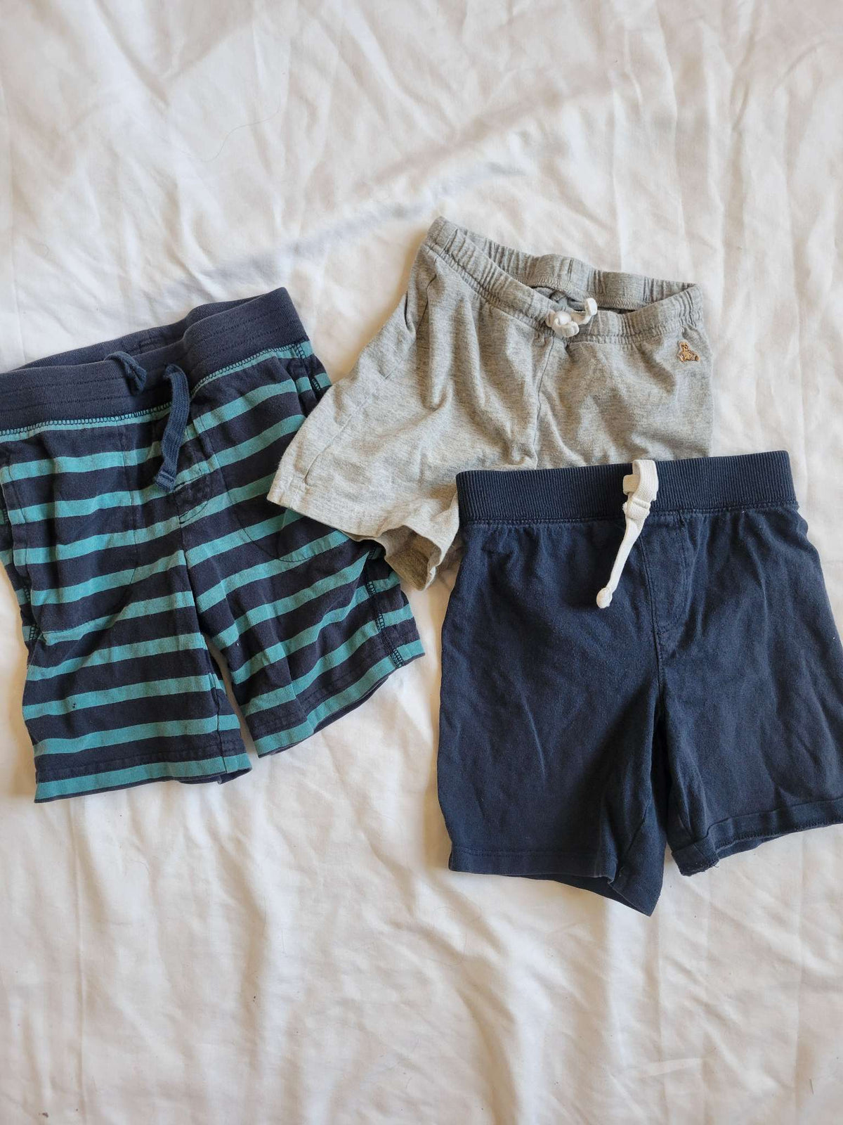 3 Pairs of Shorts (Blue Stripped/Gray/Navy Blue) - 3T , Kids 3T