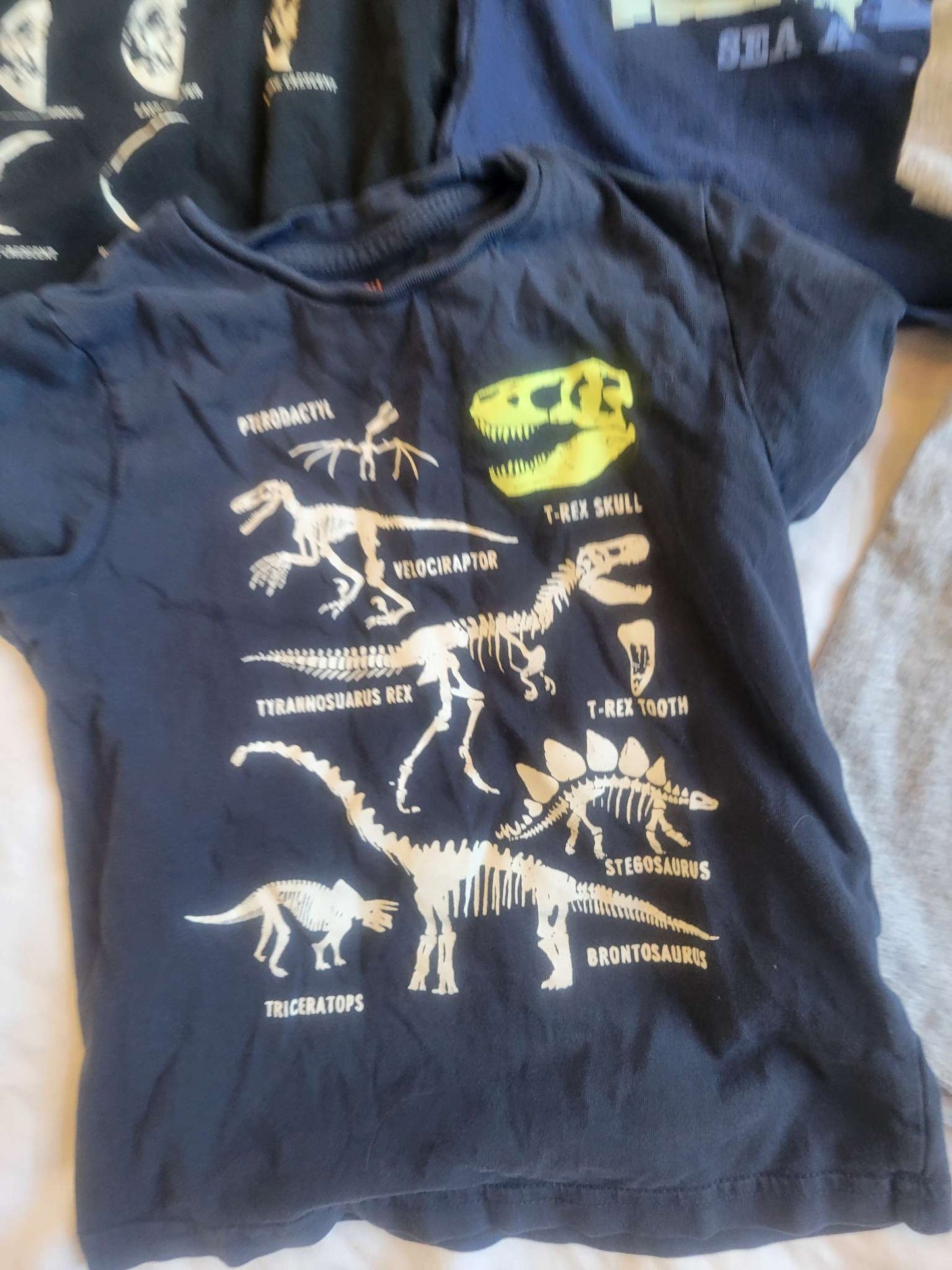 4 Shirts  - Black Moon, Blue Whales, Blue Dinos, Gray Triceratops - 3T, Kids 3T