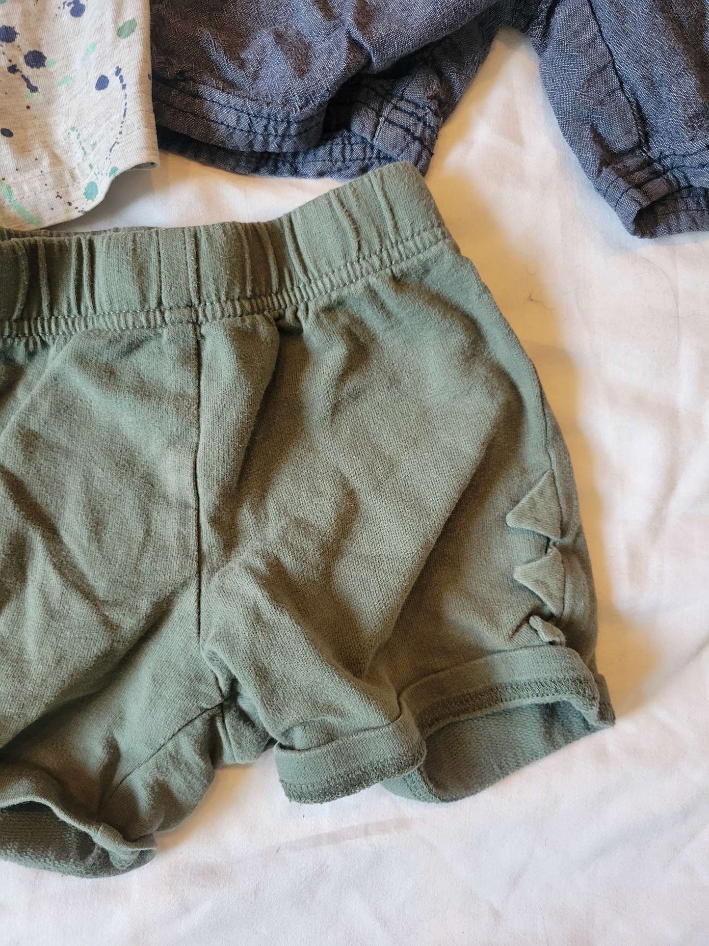 3 pairs of Shorts,  Gray with "Paint Splatter", Green ones, Blue Ones - (2T) , Kids 2T