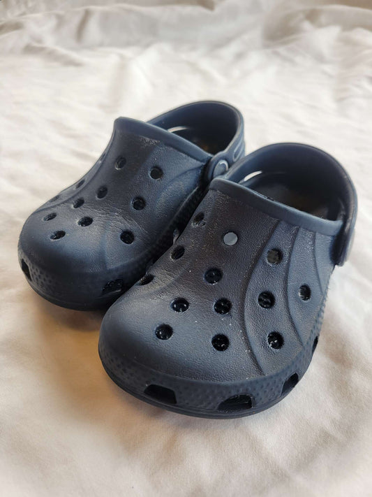 Blue Crocs - Size 6/7 , Shoes 6 (Walkers:12-24 mth)