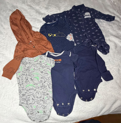 NEWBORN size  - 6pc Mixed Bundle - Onesies and a sleeper, Kids Newborn