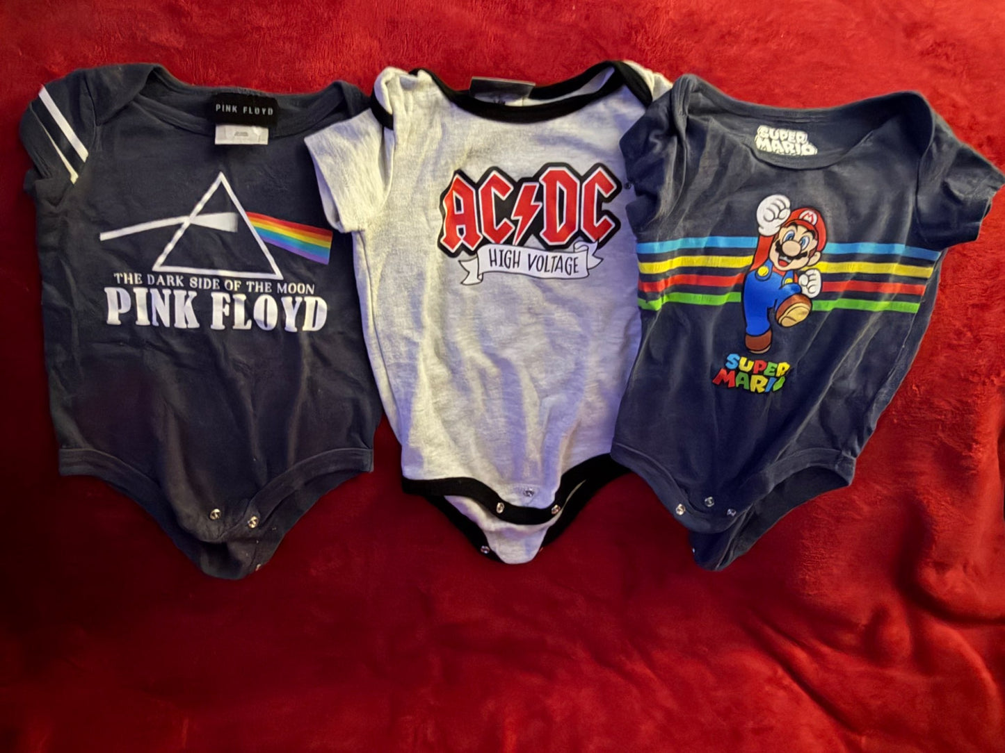 3pc Bundle of “Branded” Onesies 6m, Kids 6 Month (3-6M)