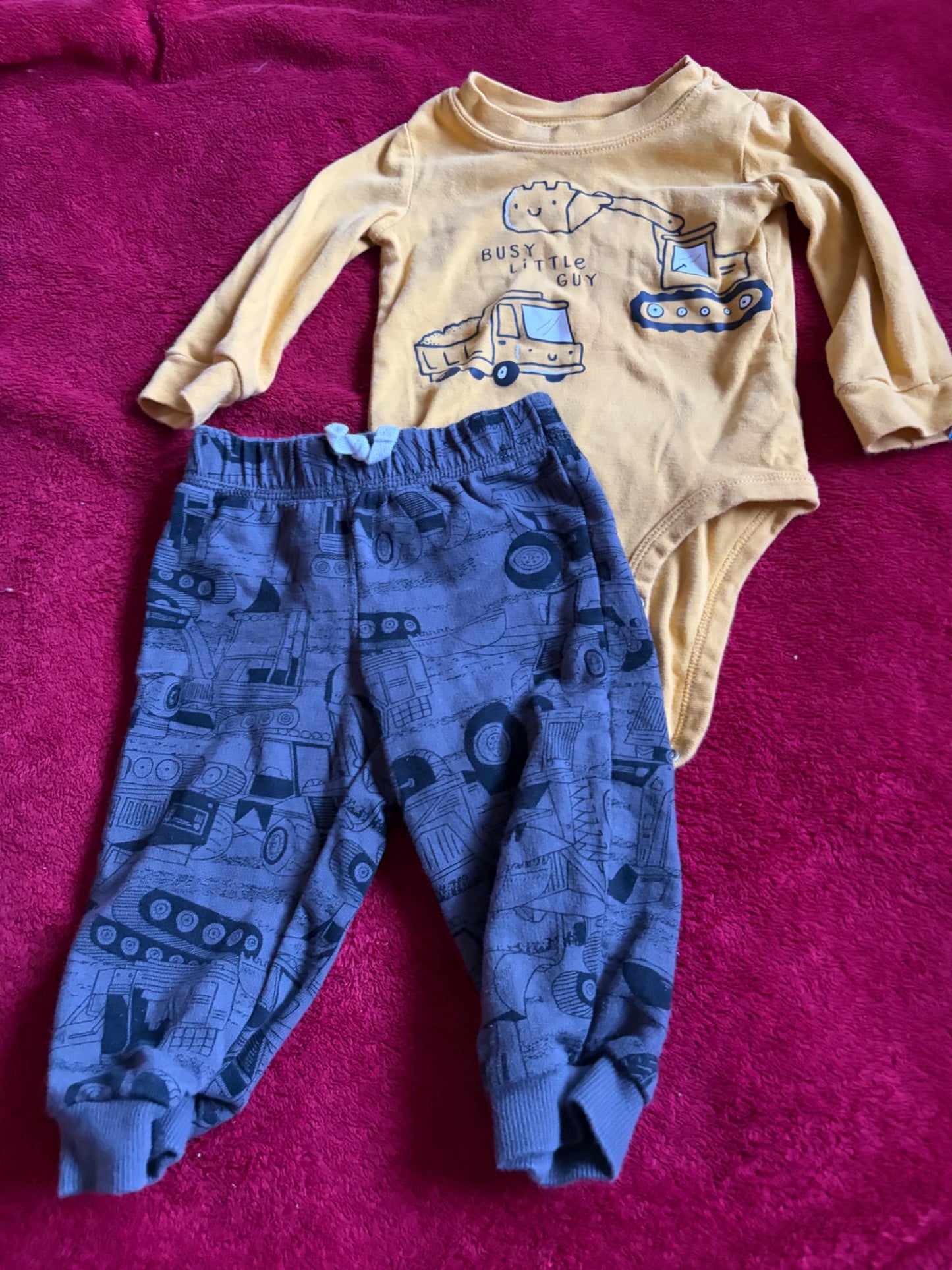 Carters Construction 2pc Outfit (2) 12m, Kids 12 Month (9-12M)