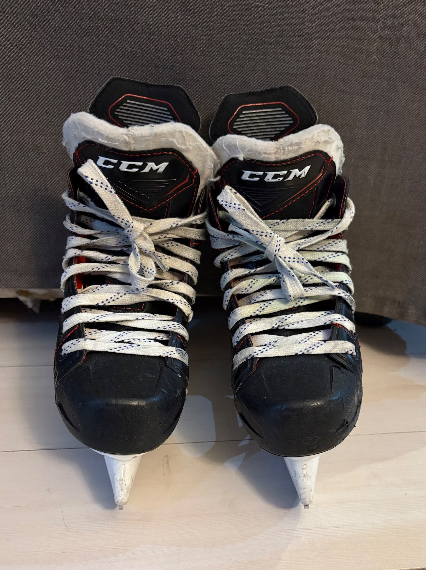 Bauer hockey skates size 1.5  (retail new $250), Shoes 2.5 (Kids:4-8yr)