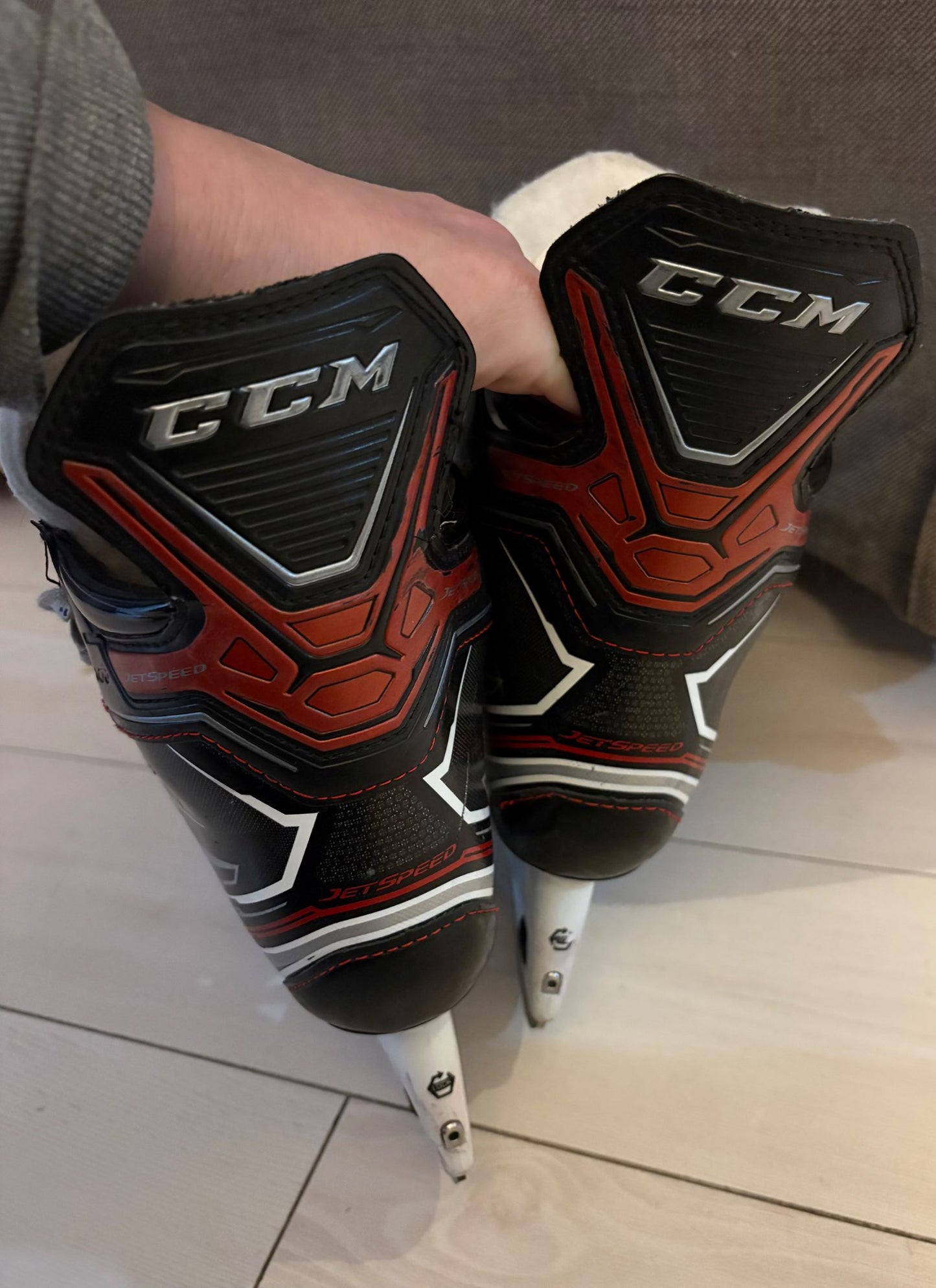 Bauer hockey skates size 1.5  (retail new $250), Shoes 2.5 (Kids:4-8yr)