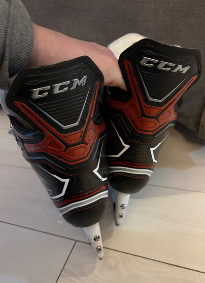 Bauer hockey skates size 1.5  (retail new $250), Shoes 2.5 (Kids:4-8yr)