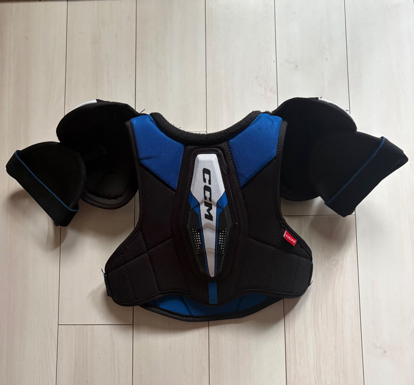 Hockey shoulder pads- CCM Jetspeed
