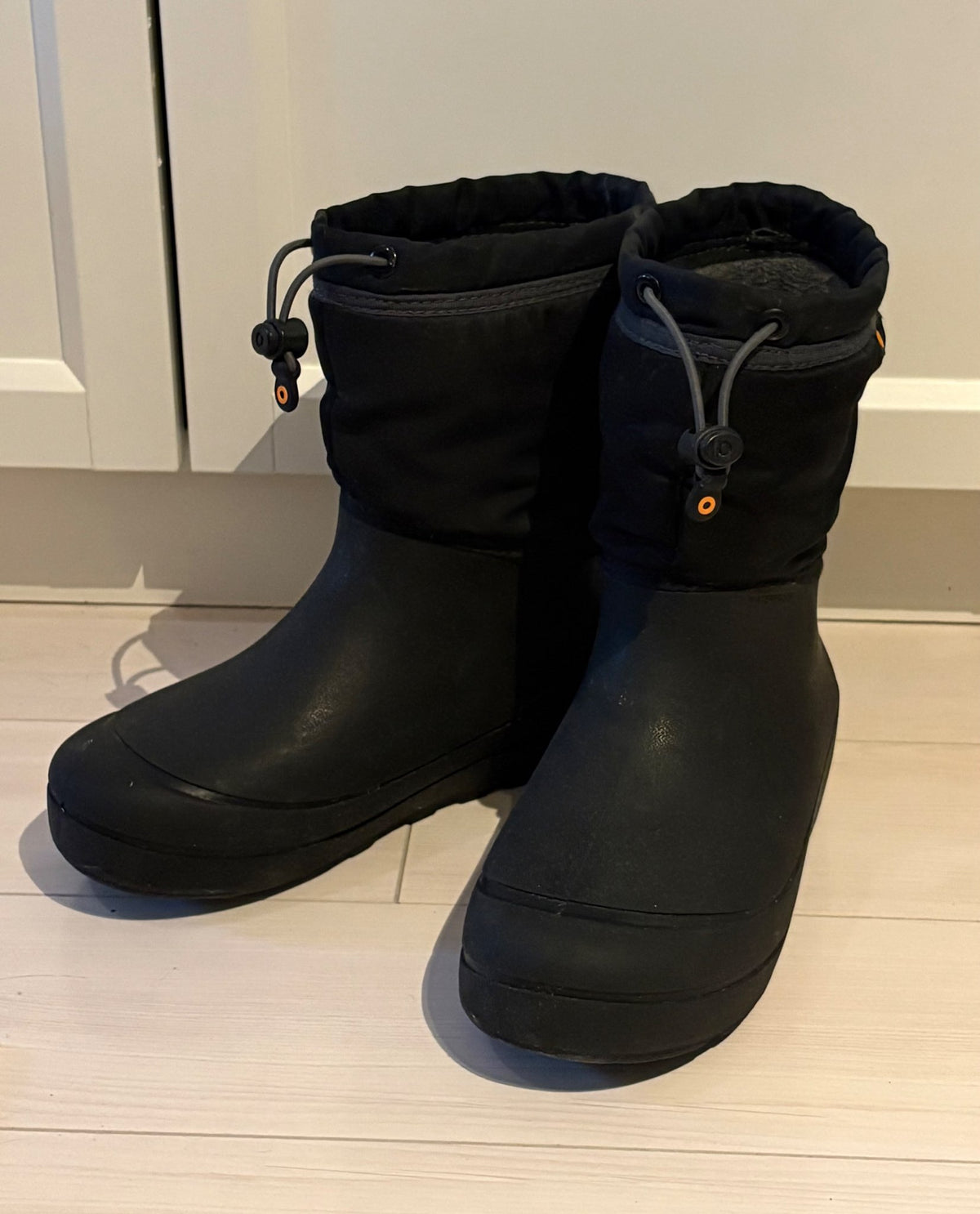 Bogs “Snow Shell” snow boots, retail new for $80, Shoes 4 (Big Kids:8–12yr)