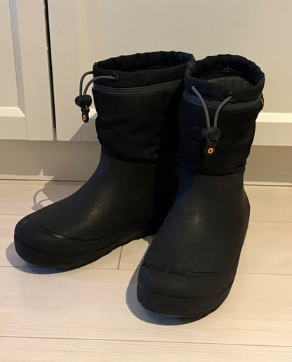 Bogs “Snow Shell” snow boots, retail new for $80, Shoes 4 (Big Kids:8–12yr)