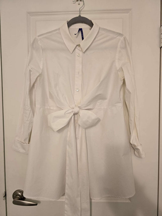 Seraphine white belted maternity shirt size US 8, Maternity M (8-10)