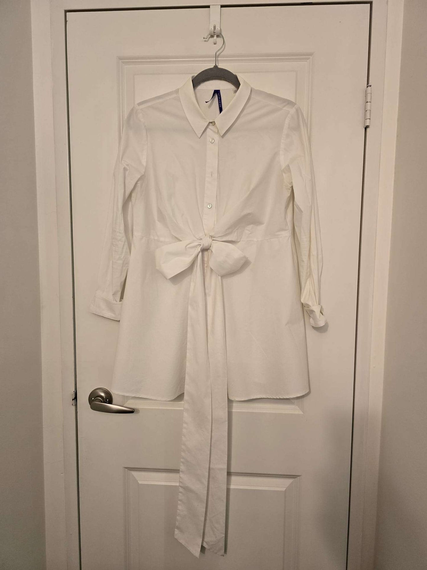 Seraphine white belted maternity shirt size US 8, Maternity M (8-10)
