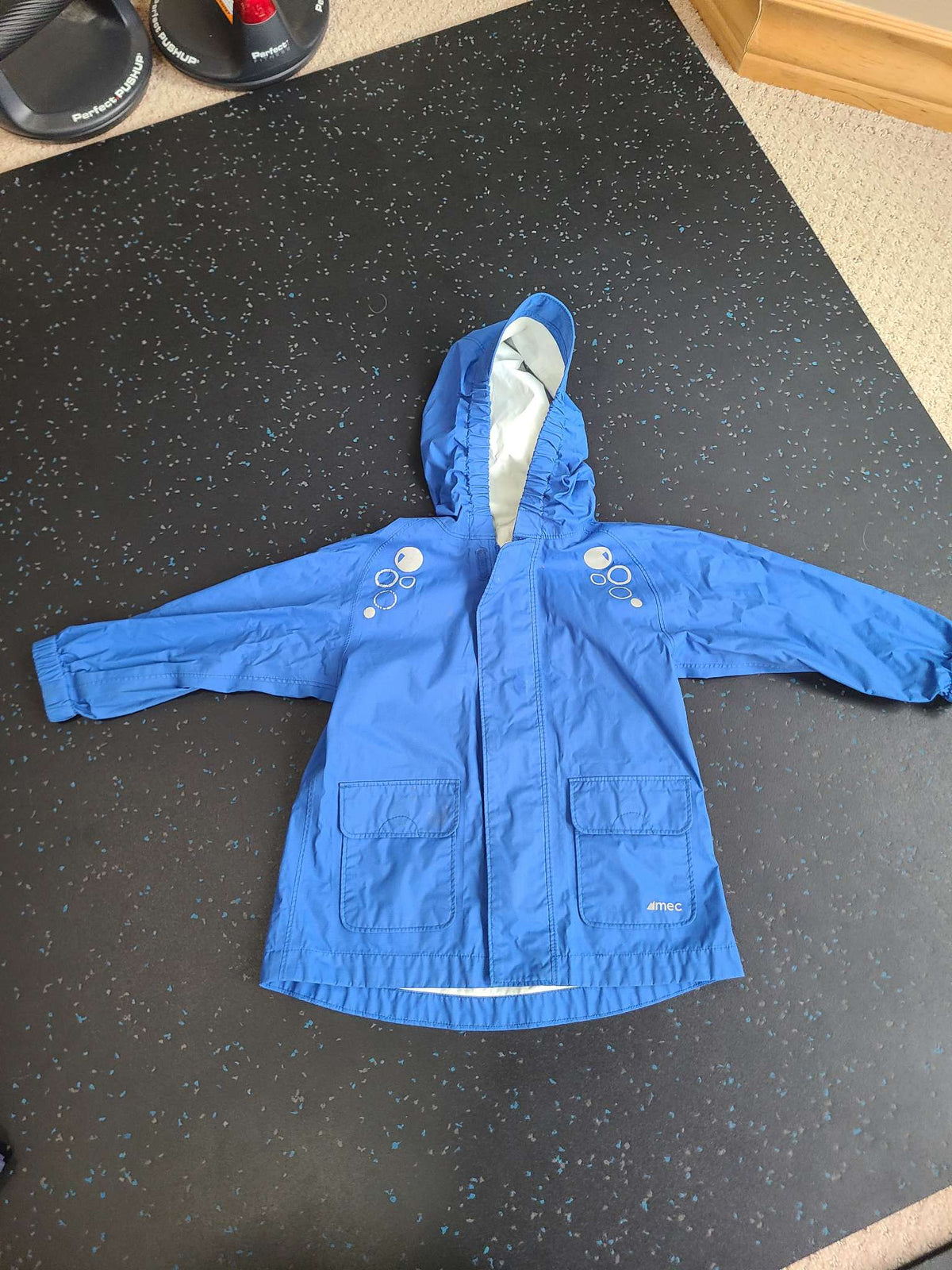 MEC 24 mon Raincoat