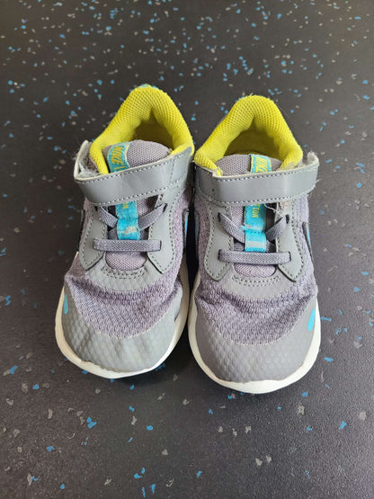 Nike revolution sneakers size 9, Shoes 9 (Toddler:2-4yr)