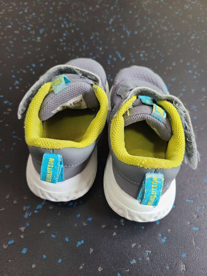 Nike revolution sneakers size 9, Shoes 9 (Toddler:2-4yr)