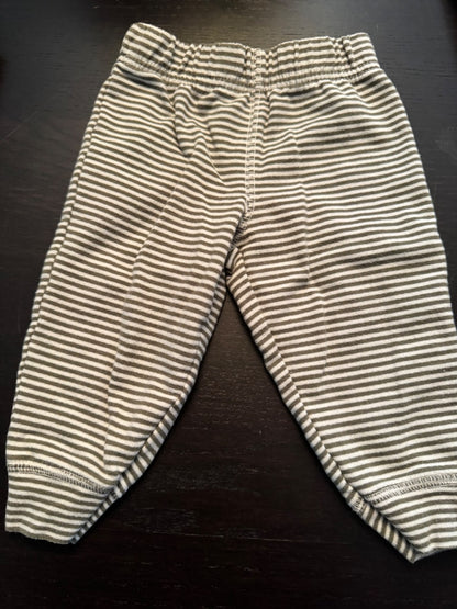 Three piece cotton outfit from Carter’s, Kids 9 Month (6-9M)