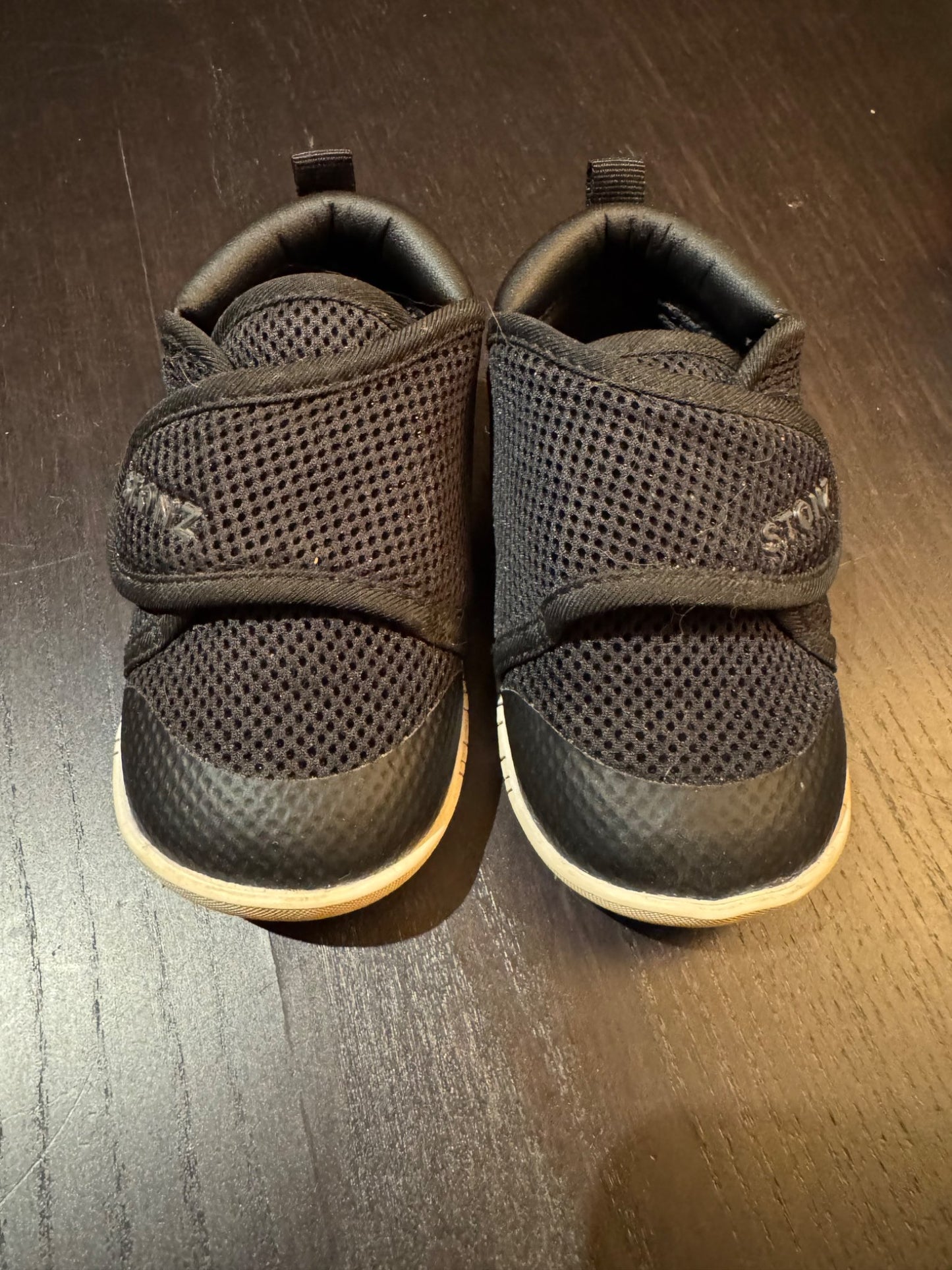 Stonz size 6 runners, Shoes 6 (Walkers:12-24 mth)