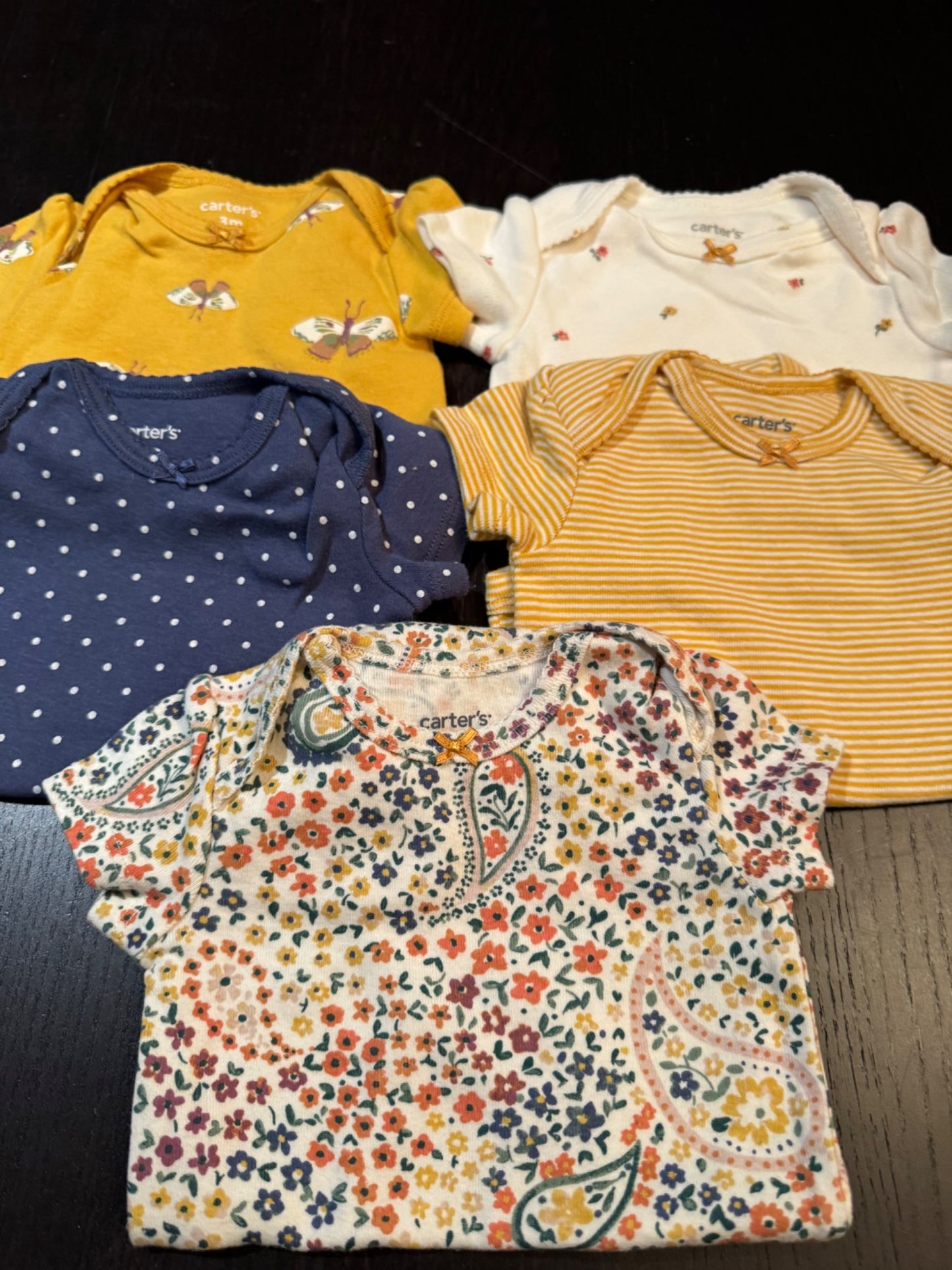 Bundle: 5 Carter’s short sleeve cotton onesies, Kids 3 Month (0-3M)