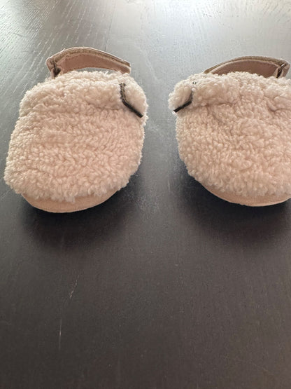 Baby Gap’s “Sherpa Clog”  6-12 months , Shoes 3 (Baby: 0-12 mth)
