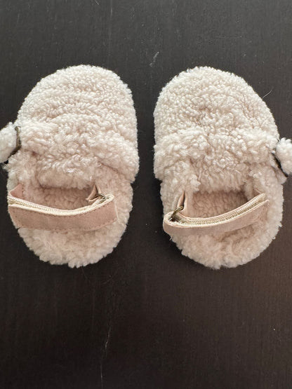 Baby Gap’s “Sherpa Clog”  6-12 months , Shoes 3 (Baby: 0-12 mth)