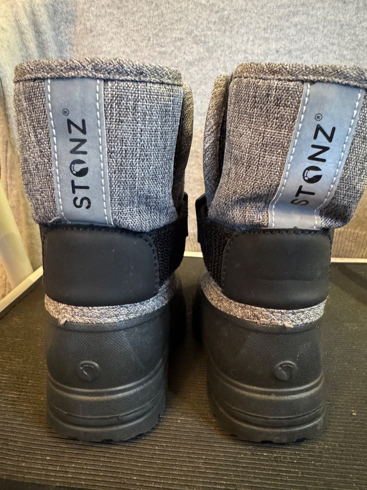 Stonz Winter Boots : size 6
