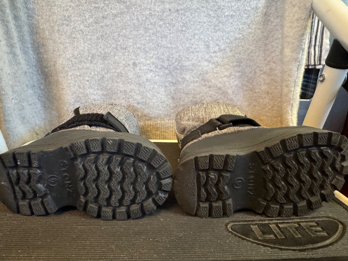 Stonz Winter Boots : size 6