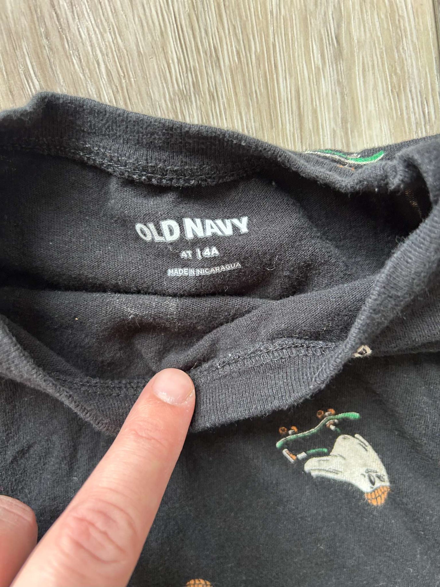 Old Navy T-Shirt - SKATEBOARDING GHOSTS - 4T, Kids 4/4T