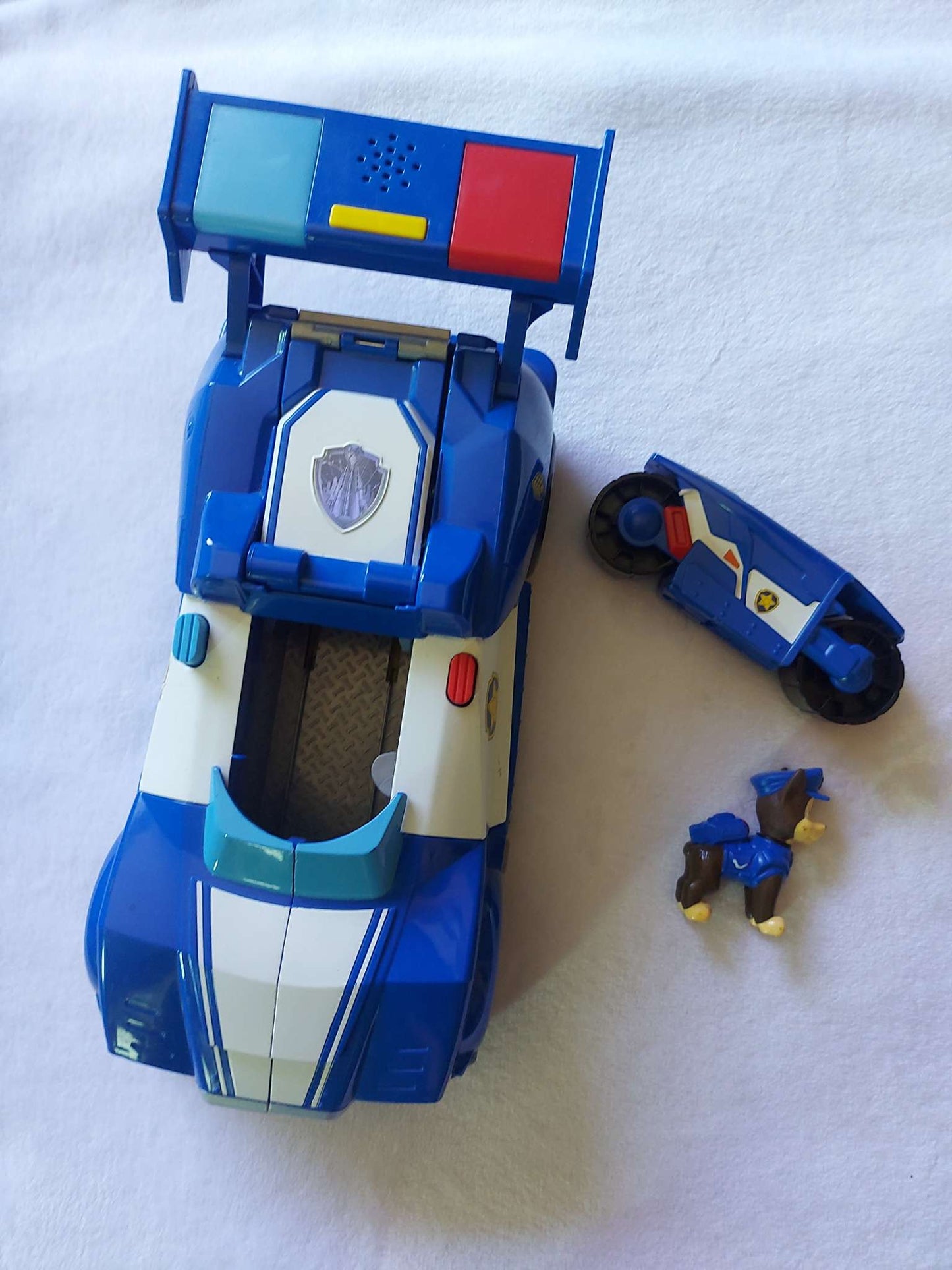 PAW PATROL, Chase 2-in-1 Transforming Movie City Cruiser Toy Car with Motorcycle, Lights, Sounds and Action Figure