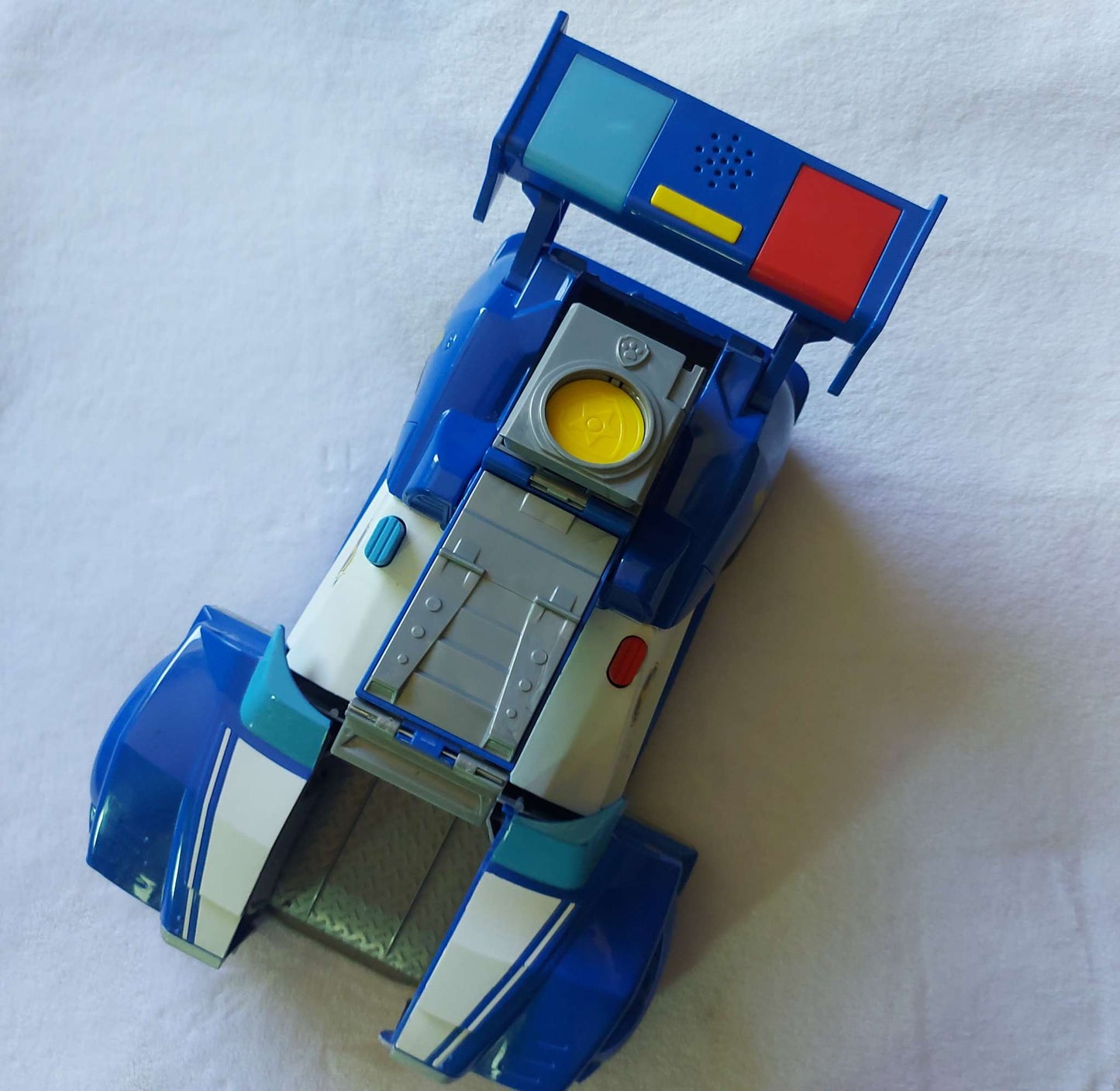 PAW PATROL, Chase 2-in-1 Transforming Movie City Cruiser Toy Car with Motorcycle, Lights, Sounds and Action Figure