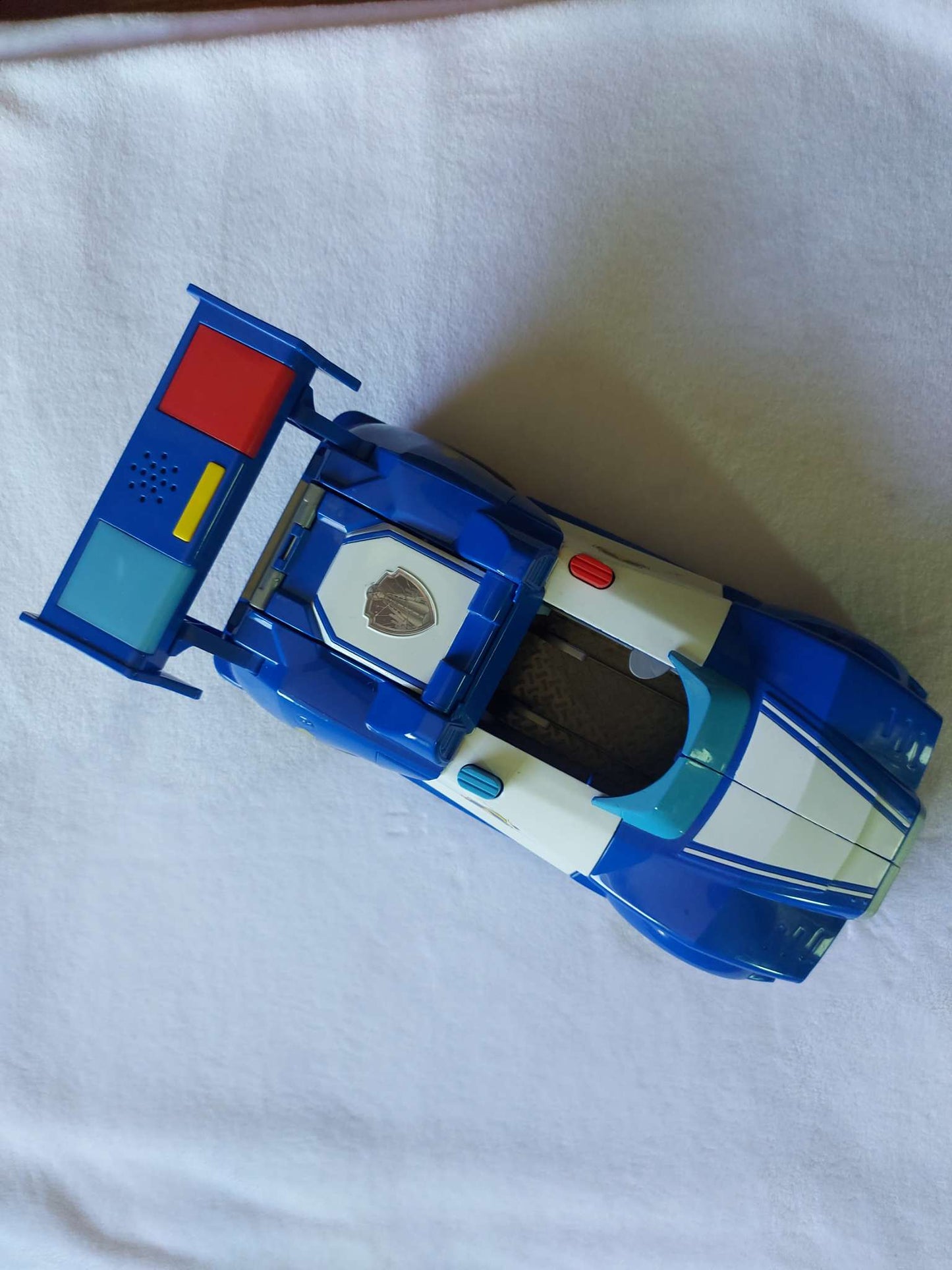 PAW PATROL, Chase 2-in-1 Transforming Movie City Cruiser Toy Car with Motorcycle, Lights, Sounds and Action Figure